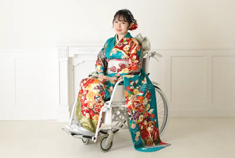 車イス専用のオリジナル振袖の開発